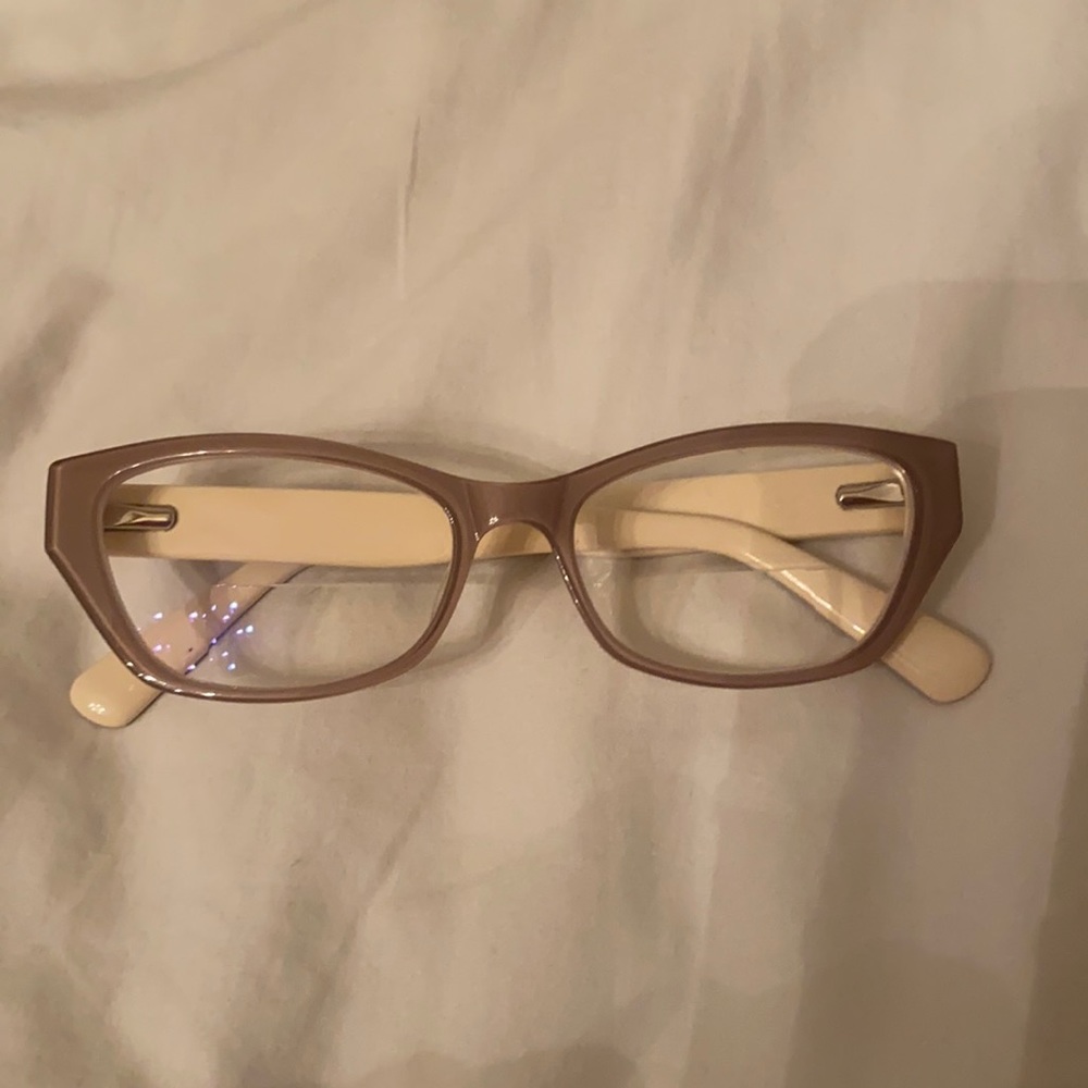 Eyeglass frame
